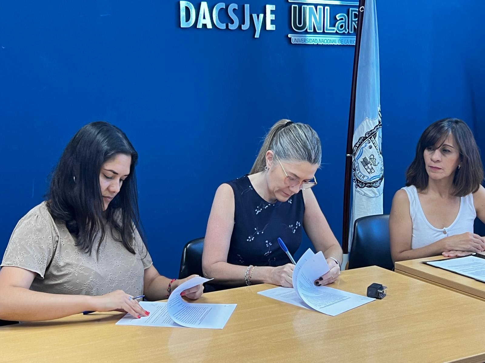 UNLaR y Sol Experiences firman un Convenio